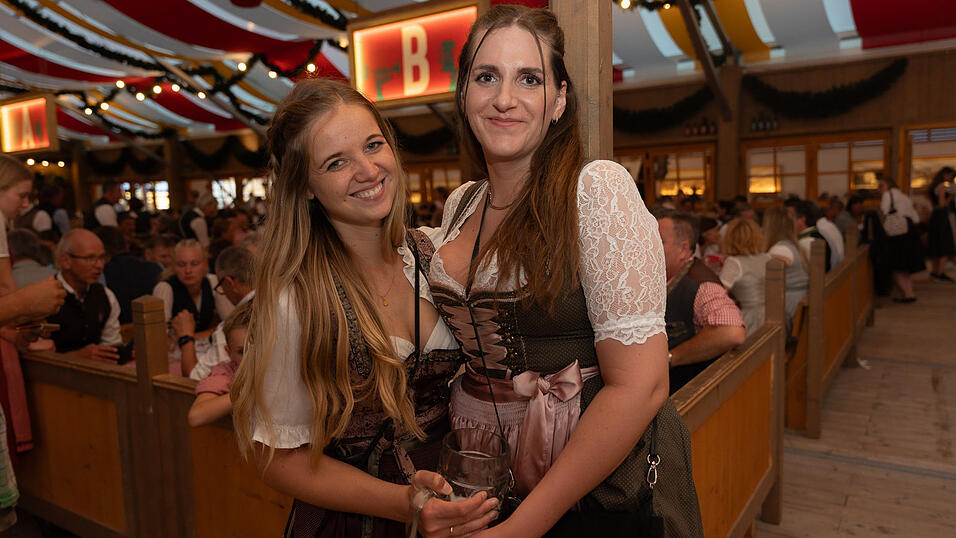 Die Partybilder vom Freitag, 11. August 2023, aus dem Festzelt Krönner. Die Partybilder vom Freitag, 11. August 2023, aus dem Festzelt Krönner.