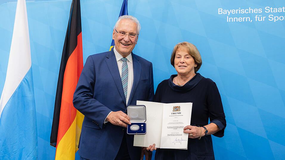 Innenminister Joachim Herrmann mit Barbara Unger Innenminister Joachim Herrmann mit Barbara Unger