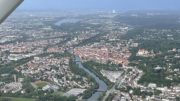 Einen herrlichen Blick auf Landshut bietet ein Flug in jedem Fall. Aus dieser H&ouml;he m&uuml;ssen die Luftbeobachter im Ernstfall aber auch Rauch von Waldbr&auml;nden und Verkehrsunf&auml;lle erkennen.