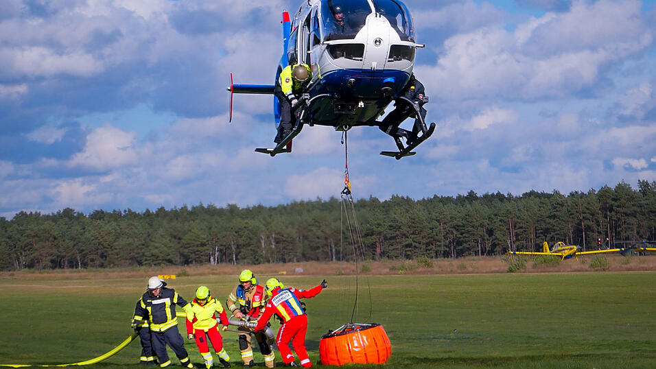 'Tango Wasser' war die Station, die orangefarbene 'Bambi Buckets' befüllte. Der Durst danach war zeitweise groß. 'Tango Wasser' war die Station, die orangefarbene 'Bambi Buckets' befüllte. Der Durst danach war zeitweise groß.