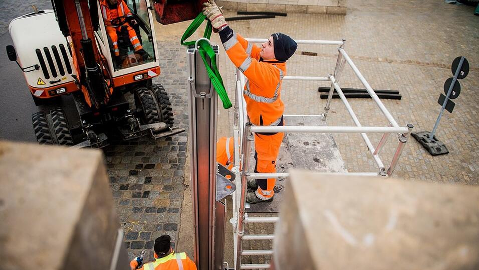 Regensburg bereitet sich auf das Hochwasser vor.