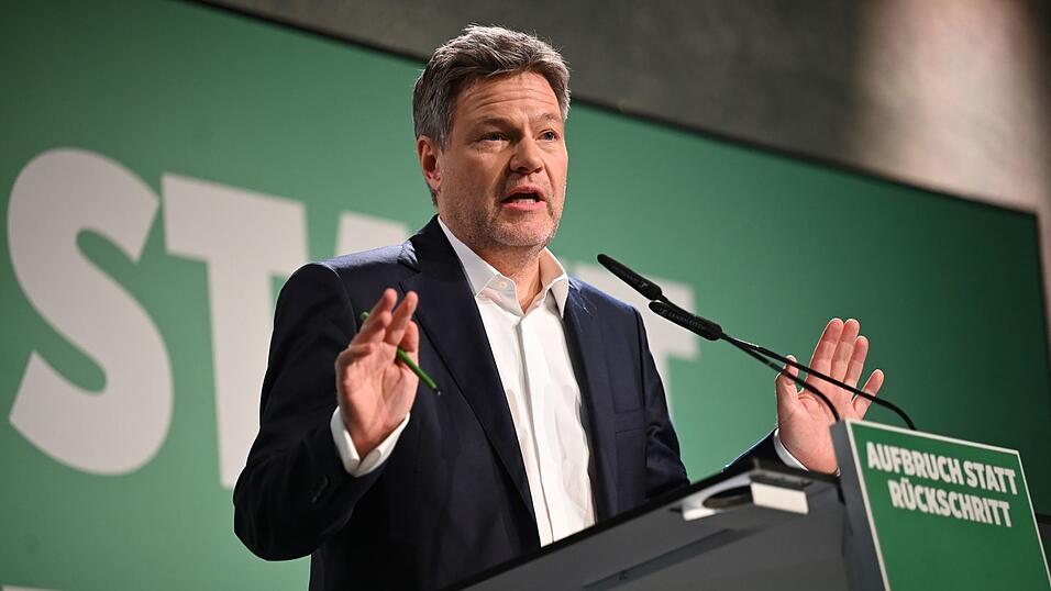 Auch die zweite Pr&uuml;fung der Plagiatsvorw&uuml;rfe gegen Robert Habeck durch die Universit&auml;t Hamburg entlastet den Gr&uuml;nen-Kanzlerkandidaten. (Archivbild)