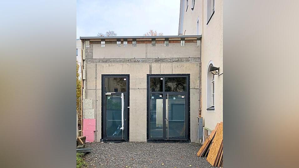 Mehr Sicherheit: Vor dem jüdischen Gemeindehaus in Straubing entsteht ein Eingangsbereich mit kugelfesten Scheiben. Mehr Sicherheit: Vor dem jüdischen Gemeindehaus in Straubing entsteht ein Eingangsbereich mit kugelfesten Scheiben.