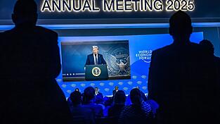 Drei Tage nach seinem Amtsantritt ließ sich Trump beim Weltwirtschaftsforum zuschalten.