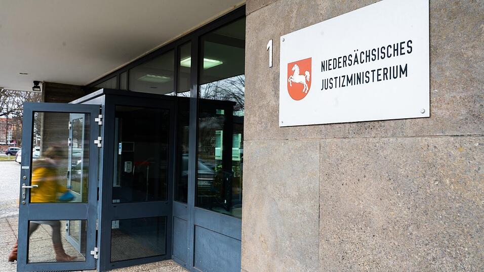 Im niedersächsischen Justizministerium beginnt die Aufarbeitung. (Archivbild) Im niedersächsischen Justizministerium beginnt die Aufarbeitung. (Archivbild)
