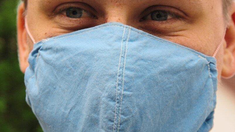 Masken sind in Schulen vor allem beim Weg zum und vom Klassenzimmer zu tragen. Zum Schutz der anderen.