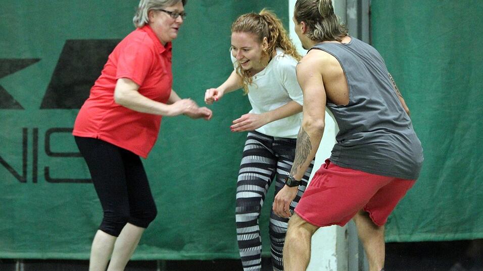 Wir haben Tigers-St&uuml;rmer Ren&eacute; R&ouml;thke beim 'Rock Your Body'-Bootcamp besucht. (Foto: Fabian Ro&szlig;mann)