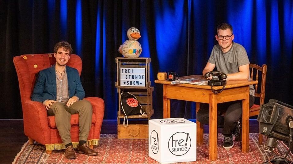 Oktober 2019: Zugegeben, auf YouTube waren wir keine Pioniere. Aber im Herbst starten wir auch auf dieser Plattform. Während des Corona-Lockdowns 2020 läuft unsere Freistunde-Show (Foto). Regelmäßig gibt es auf dem Kanal Videos.