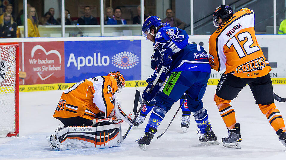 Die Tigers verlieren gegen Wolfsburg mit 2:4. Die Tigers verlieren gegen Wolfsburg mit 2:4.
