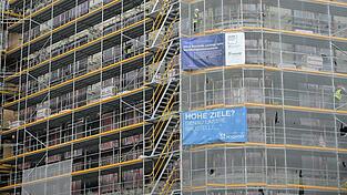 Der Hochbau hat sich im August erholt. Die Unternehmen sammelten mehr Aufträge ein.