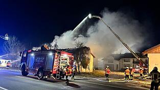 Die Feuerwehr l&ouml;schte die Flammen.&nbsp;
