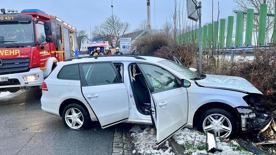 Wirtschaftlicher Totalschaden entstand am Fahrzeug des 29-jährigen Unfallverursachers.
