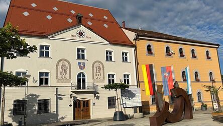 In Sitzungsaal des neuen Rathauses gibt es ab dem 1. Mai einige Ver&auml;nderungen.