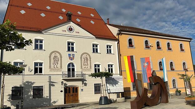 In Sitzungsaal des neuen Rathauses gibt es ab dem 1. Mai einige Ver&auml;nderungen.