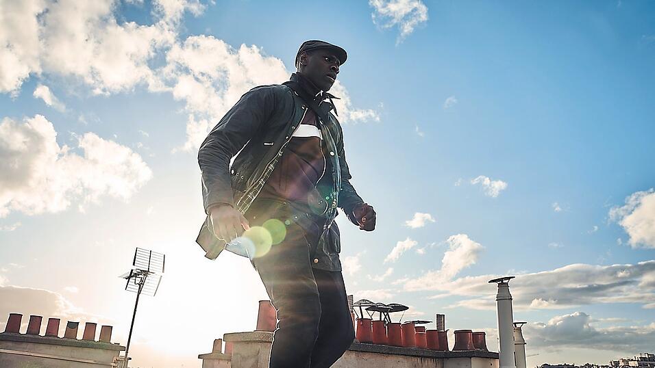 Superheldendieb Assane Diop (Omar Sy) hat ein großes, literarisches Vorbild. Superheldendieb Assane Diop (Omar Sy) hat ein großes, literarisches Vorbild.