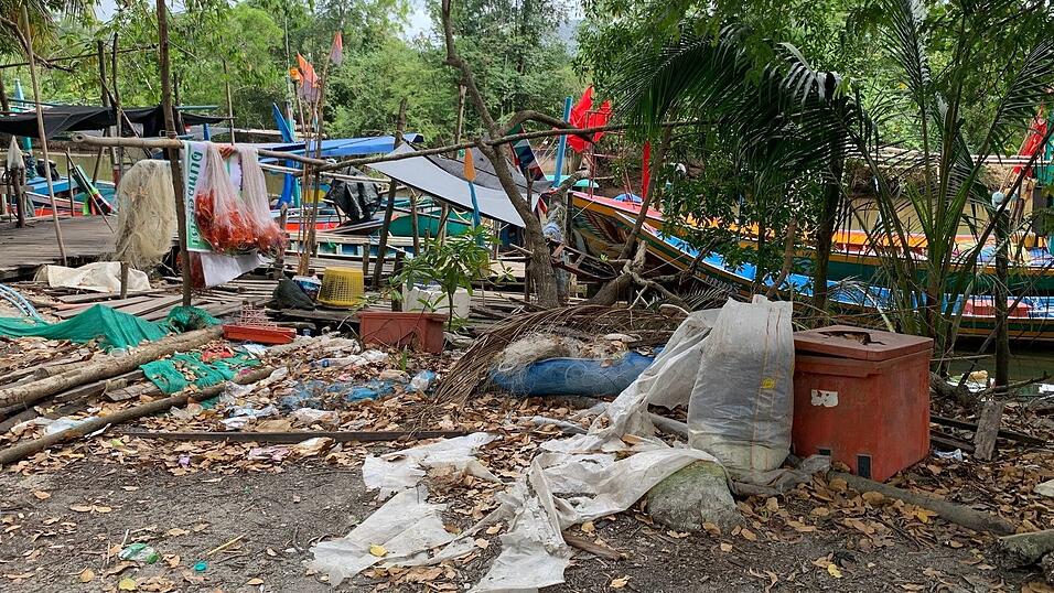 Nicht weit von den Luxusresorts findet sich häufig Müll mitten in der Landschaft. Nicht weit von den Luxusresorts findet sich häufig Müll mitten in der Landschaft.