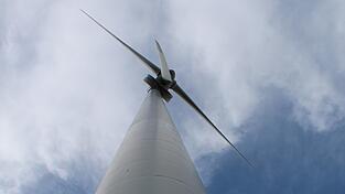 Und wieder Kalsing: Das privat betriebene Windrad ist nach wie vor das einzige in der Region. Und wieder Kalsing: Das privat betriebene Windrad ist nach wie vor das einzige in der Region.