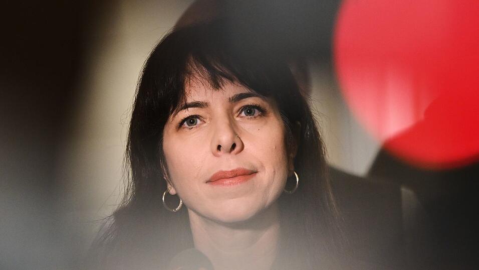 Elif Eralp sagte, sie sei sich sehr sicher, beim Parteitag eine gro&szlig;e Mehrheit f&uuml;r Koalitionsverhandlungen mit Gr&uuml;nen und SPD zu bekommen.  (Archivbild)