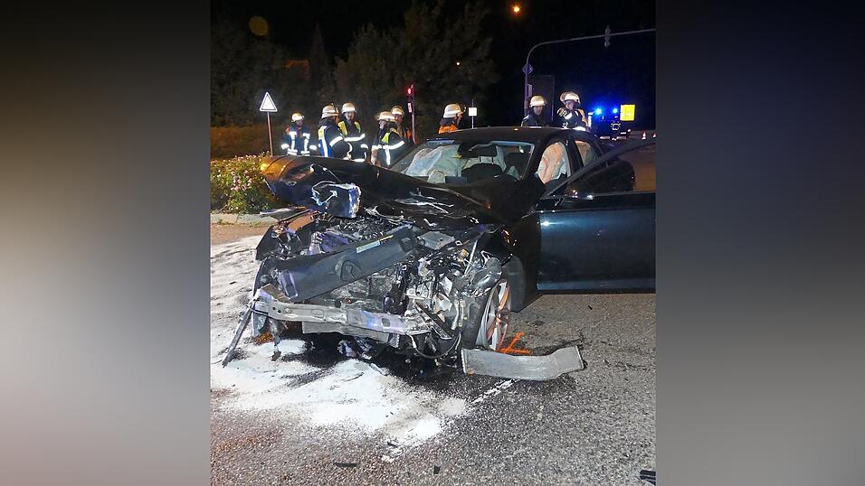 Der Audifahrer wurde bei der Kollision schwer verletzt. Der Audifahrer wurde bei der Kollision schwer verletzt.