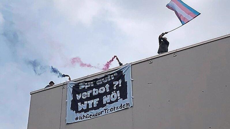 Das Banner an der Uni. Das Banner an der Uni.