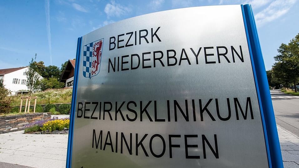 Nach der erneuten Flucht eines Insassen aus der Bezirksklinik Mainkofen zieht Bayerns Sozialministerin Ulrike Scharf Konsequenzen. Nach der erneuten Flucht eines Insassen aus der Bezirksklinik Mainkofen zieht Bayerns Sozialministerin Ulrike Scharf Konsequenzen.