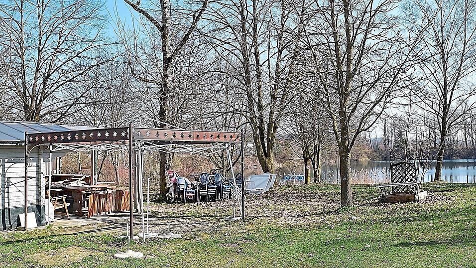 Der Baisch-Weiher in Langenpreising soll in Kioskn&auml;he (l.) einen festen Wasser-, Abwasser und Stromanschluss erhalten. Das beschloss der Gemeinderat in seiner j&uuml;ngsten Sitzung.