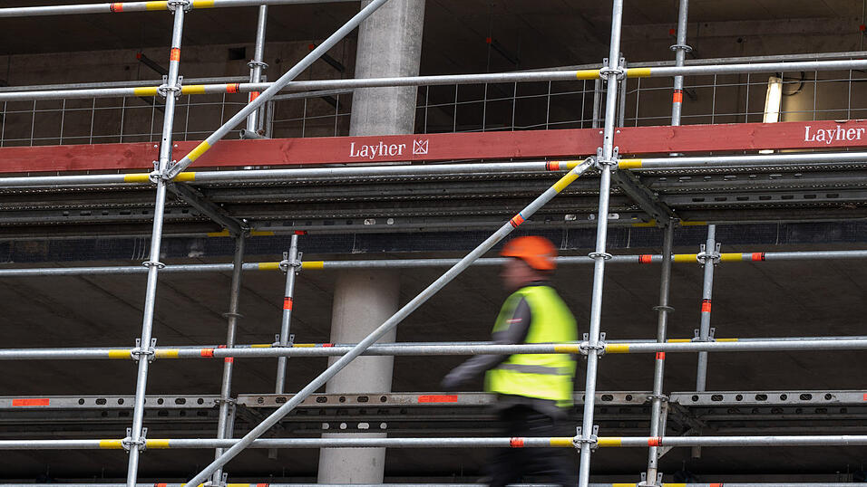 Warum der Mann durch die Decke st&uuml;rzte, ist bisher unklar. (Symbolbild)&nbsp;