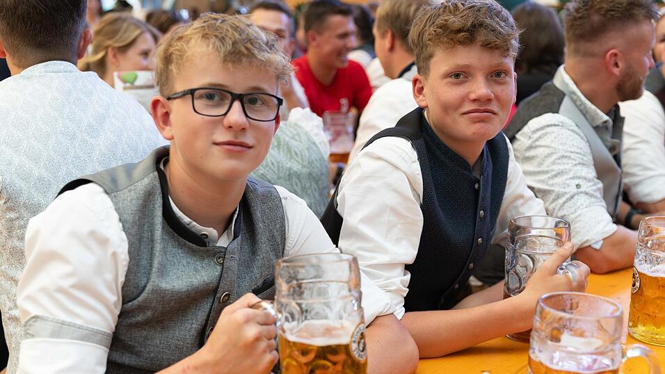 Die Partybilder vom Sonntag, 9. August, aus dem Festzelt Weckmann. Die Partybilder vom Sonntag, 9. August, aus dem Festzelt Weckmann.