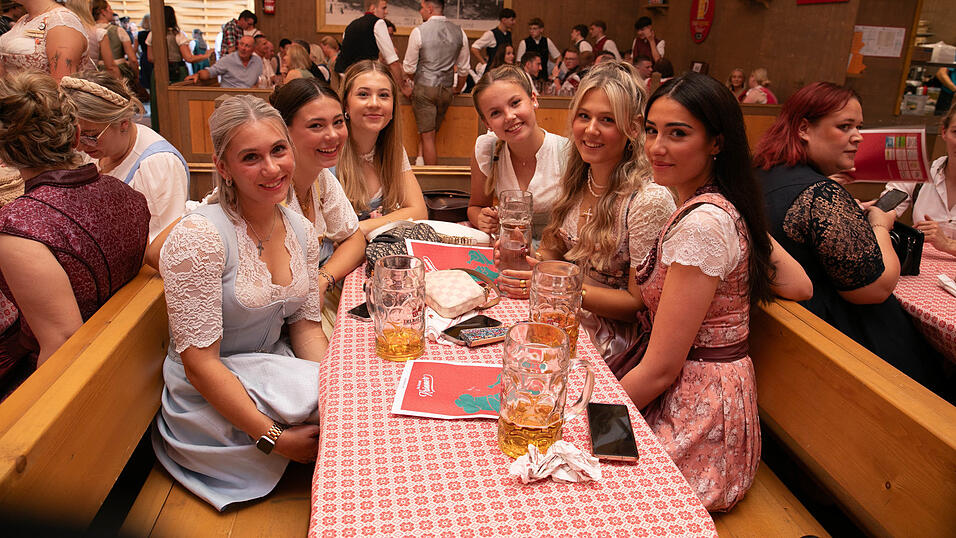 Die Partybilder vom Samstag, 9. August, aus dem Festzelt Krönner. Die Partybilder vom Samstag, 9. August, aus dem Festzelt Krönner.