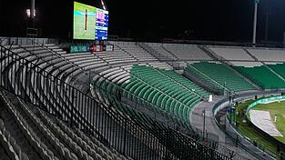 Um Sprit zu sparen, spielt die pakistanische Kricket-Liga seit Donnerstag vor leeren R&auml;ngen.