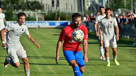 Noch einmal in Vornbach an die eigenen Grenzen gehen, hei&szlig;t es f&uuml;r den 1. FC Bad K&ouml;tzting mit Franz Brandl (Mitte).