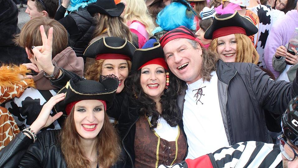 Beste Stimmung herrschte beim Rosenmontagszug in Geisenhausen.