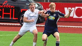 Blo&szlig; nicht wieder straucheln: SVL-Verteidiger Simon Kirmeier (rechts) und seine Teamkollegen standen im Hinspiel gegen Eggenfelden stabil, kamen aber nicht &uuml;ber ein 0:0 hinaus. Beim SSV muss nun unbedingt ein Dreier her, um die Tabellenf&uuml;hrung zu verteidigen.