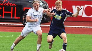 Blo&szlig; nicht wieder straucheln: SVL-Verteidiger Simon Kirmeier (rechts) und seine Teamkollegen standen im Hinspiel gegen Eggenfelden stabil, kamen aber nicht &uuml;ber ein 0:0 hinaus. Beim SSV muss nun unbedingt ein Dreier her, um die Tabellenf&uuml;hrung zu verteidigen.