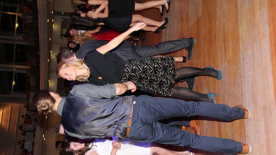 Die Bilder vom Abschlussball der Tanzschule Seidel in der Fraunhofer-Halle am 28. November. Die Bilder vom Abschlussball der Tanzschule Seidel in der Fraunhofer-Halle am 28. November.