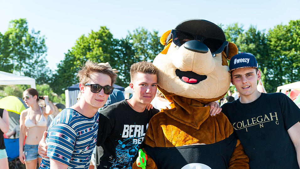 Ein Streifzug durch das Campinggelände: Trotz heißer Temperaturen sind die Festivalbesucher bestens gelaunt. (Foto: Susanne Raith) Ein Streifzug durch das Campinggelände: Trotz heißer Temperaturen sind die Festivalbesucher bestens gelaunt. (Foto: Susanne Raith)