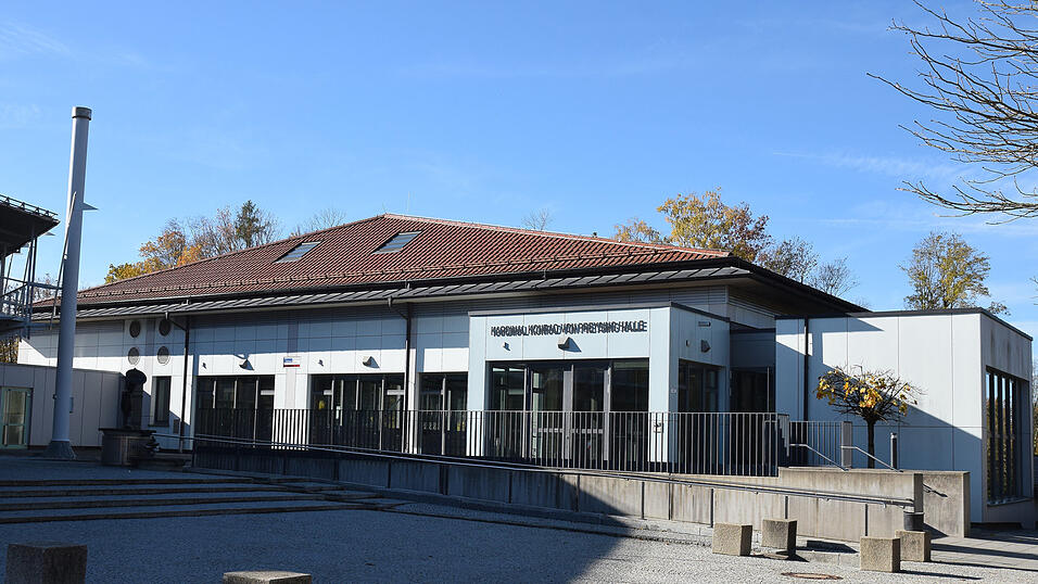 Die linke Hallenhälfte wurde am 24. Oktober gesperrt. Die linke Hallenhälfte wurde am 24. Oktober gesperrt.