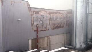 Es dauerte bis in die frühen Morgenstunden, ehe die Einsatzkräfte der Feuerwehr das Feuer unter Kontrolle hatten. (Foto: ih) Es dauerte bis in die frühen Morgenstunden, ehe die Einsatzkräfte der Feuerwehr das Feuer unter Kontrolle hatten. (Foto: ih)