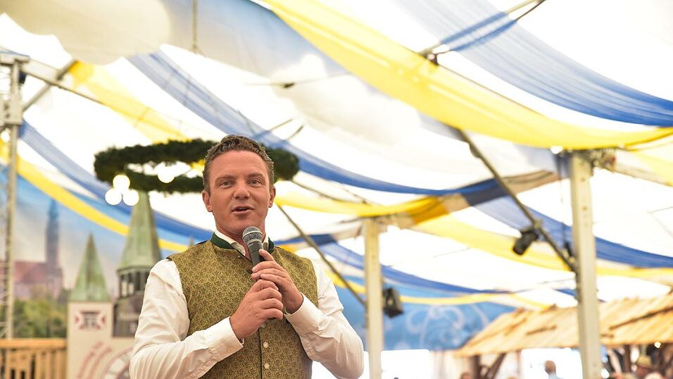 Wenn Stefan Mross singt, spielt das Publikum verr&uuml;ckt.