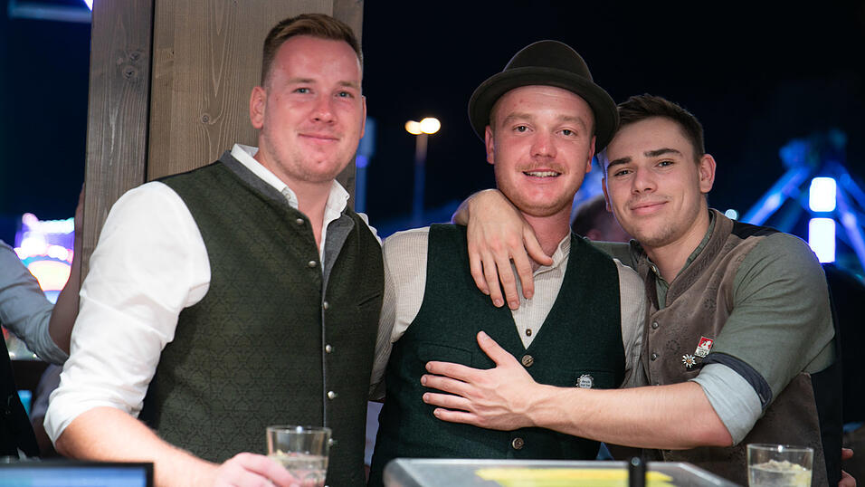 Die Partybilder vom Montag, 18. August, aus dem Festzelt Krönner. Die Partybilder vom Montag, 18. August, aus dem Festzelt Krönner.