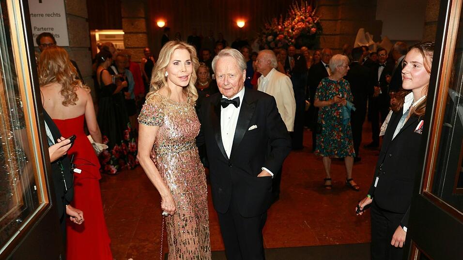 Ein seltener gemeinsamer Auftritt: Porsche und zu Leiningen bei einer Opern-Premiere im Sommer 2023. Ein seltener gemeinsamer Auftritt: Porsche und zu Leiningen bei einer Opern-Premiere im Sommer 2023.