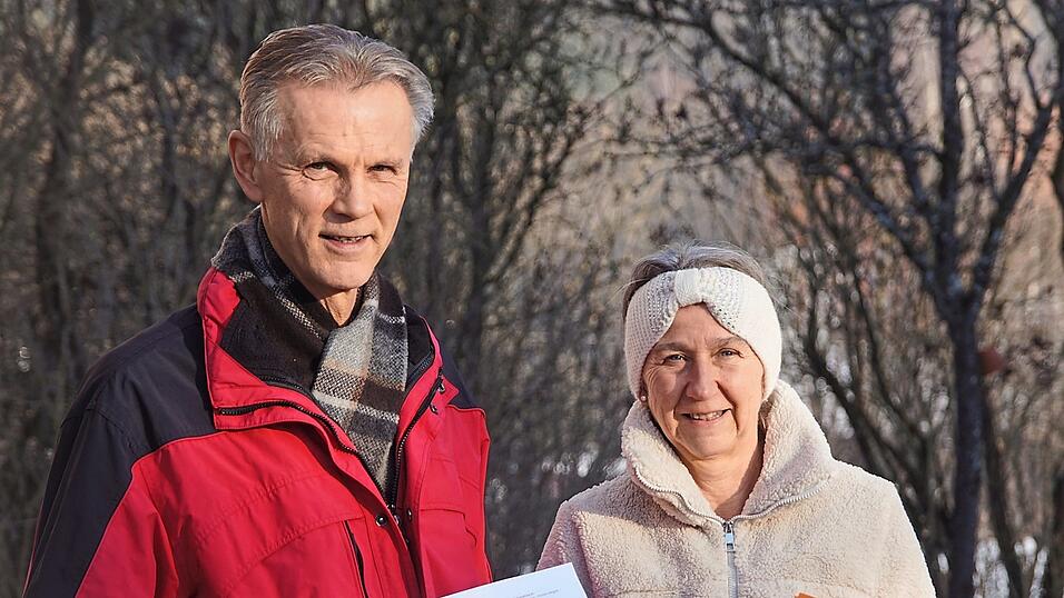 Paul Wiethaler und seine Frau Bettina aus Ettersdorf sehen das Bargeld in akuter Gefahr. Paul Wiethaler und seine Frau Bettina aus Ettersdorf sehen das Bargeld in akuter Gefahr.