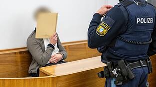 Nach einer tödlichen Raserei durch Kaufbeuren droht dem jungen Autofahrer eine lange Haftstrafe. (Archivbild) Nach einer tödlichen Raserei durch Kaufbeuren droht dem jungen Autofahrer eine lange Haftstrafe. (Archivbild)