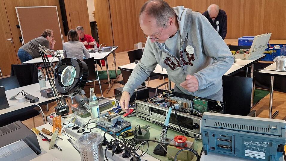 Es wurde fleißig repariert. Es wurde fleißig repariert.