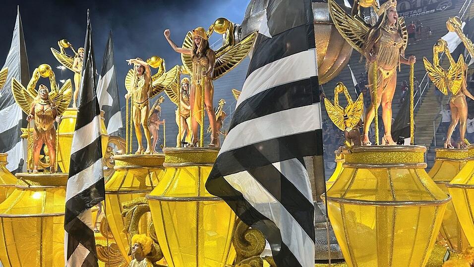 Die Schule «Botafogo Samba Clube» machte den Anfang beim farbenfrohen Spektakel.