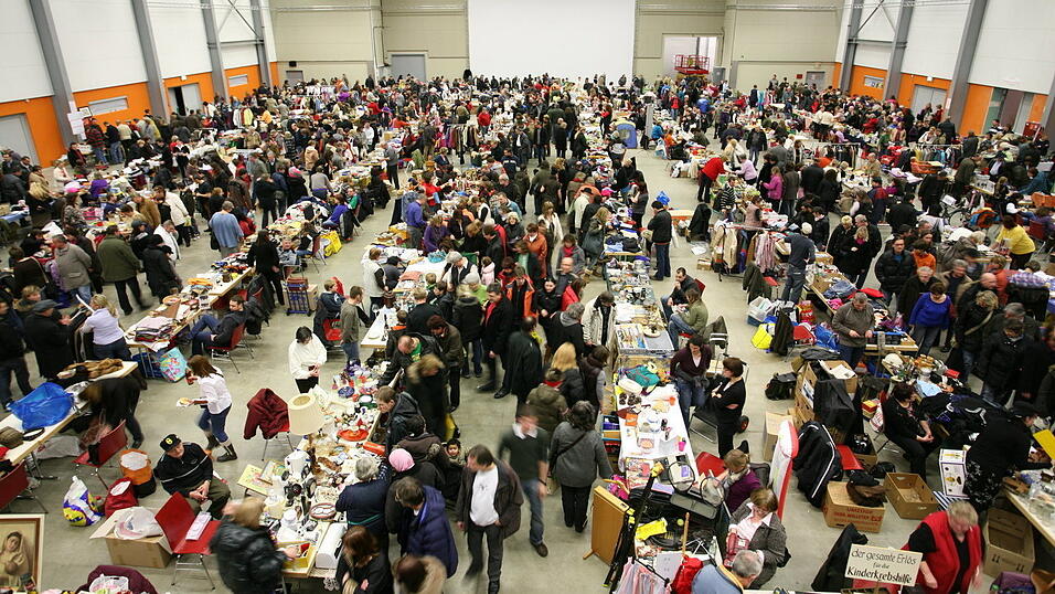 Die L&uuml;ftungsanlage in den Messehallen erf&uuml;llt die Anforderungen der Versammlungsst&auml;ttenverordnung laut Baudirektor Johannes Doll nicht. Die notwendigen Anpassungsma&szlig;nahmen sind unabh&auml;ngig vom Fernw&auml;rmeanschluss durchzuf&uuml;hren und f&uuml;r die Anschlussleistung ma&szlig;geblich.