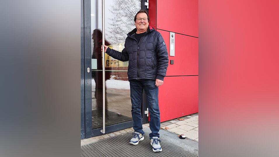 F&uuml;r die Sch&uuml;ler war er einfach nur der &bdquo;House&ldquo;, f&uuml;r seine Kollegen und die Schulleitung unersetzlich: Manfred Hannes verabschiedet sich nach 33 Jahren am Ludwigsgymnasium in den Ruhestand.