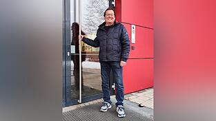 Für die Schüler war er einfach nur der „House“, für seine Kollegen und die Schulleitung unersetzlich: Manfred Hannes verabschiedet sich nach 33 Jahren am Ludwigsgymnasium in den Ruhestand. Für die Schüler war er einfach nur der „House“, für seine Kollegen und die Schulleitung unersetzlich: Manfred Hannes verabschiedet sich nach 33 Jahren am Ludwigsgymnasium in den Ruhestand.