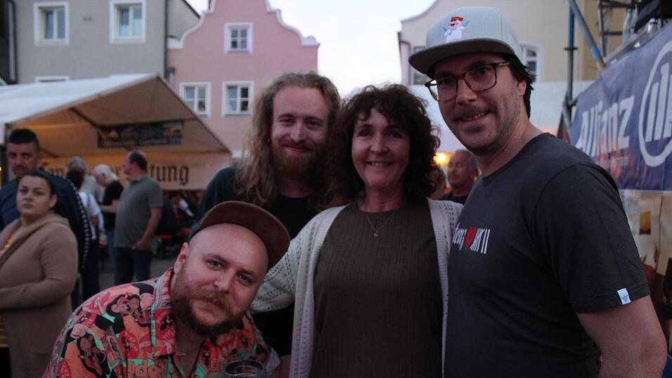 Viele Landshuter genossen ihren Freitagabend auf dem Bismarckplatzfest.