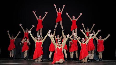 Ein knallbunter Farbtupfer auf der B&uuml;hne: die Generation X Grannys.